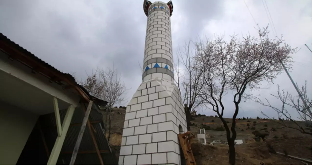 Minarenin Tepesinden Yere Çakılan İşçi, Hayatını Kaybetti