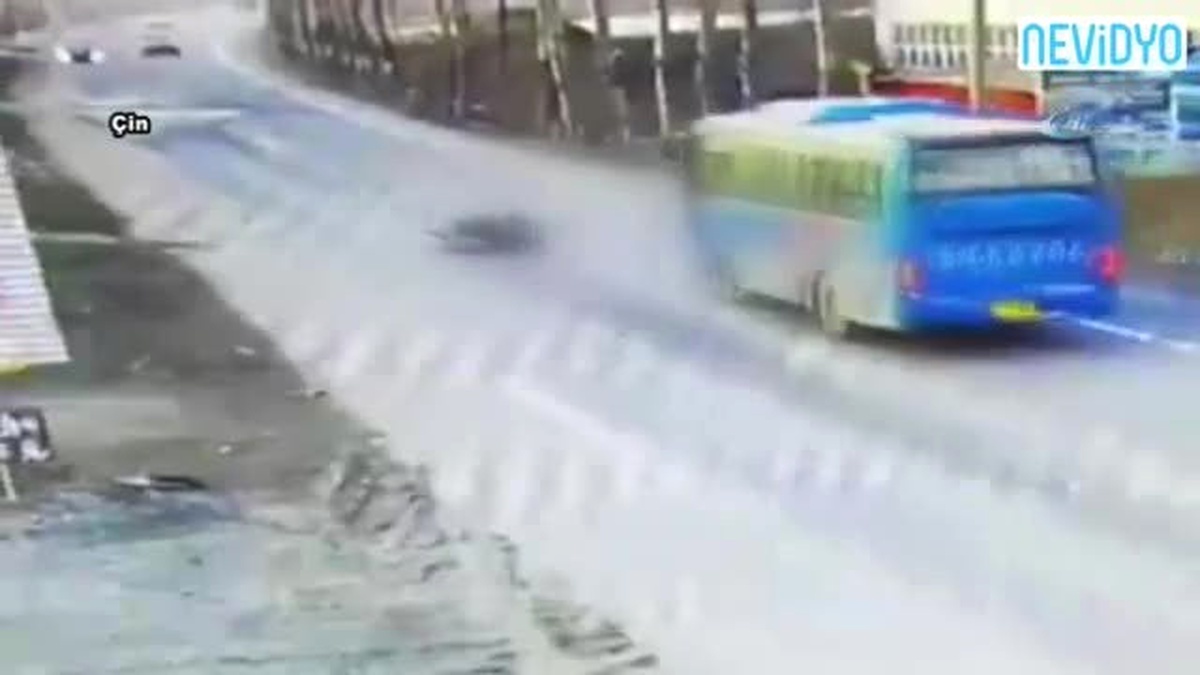 Motosiklet Otobüsün Altında Kaldı: 2 Ölü