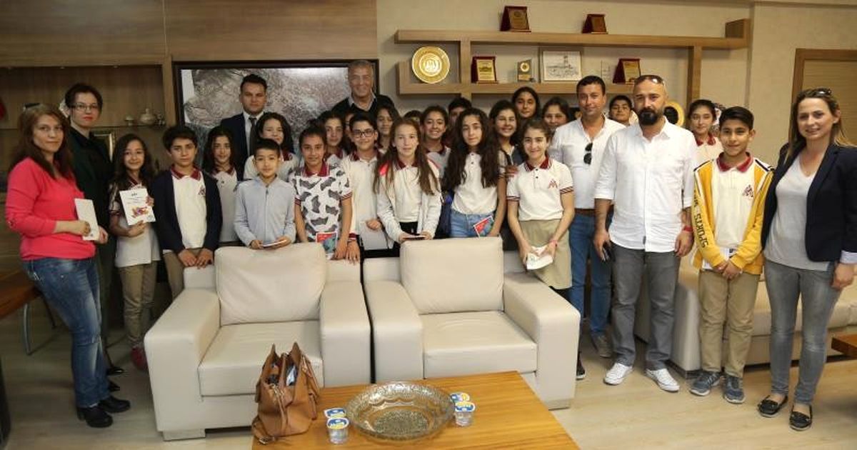Öğrenciler Başkan Tarhan\'a Projelerini Anlattı