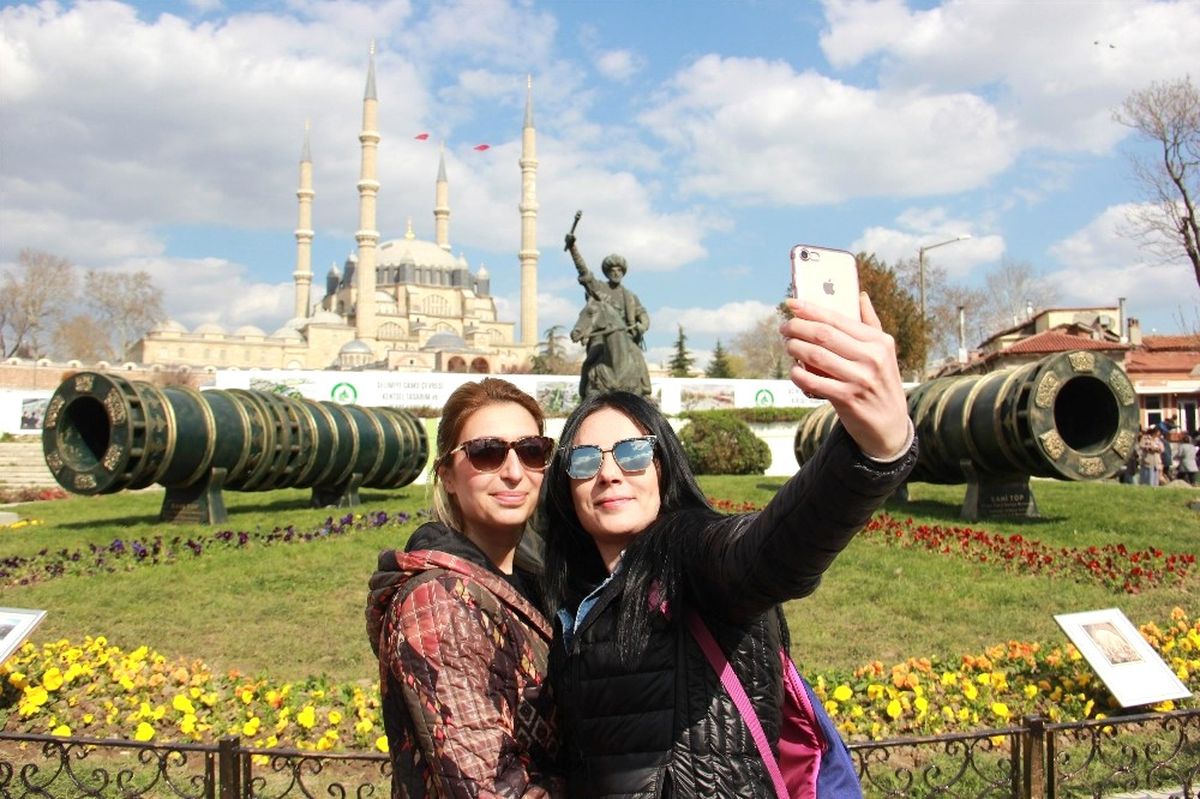 Selimiye\'nin Gölgesinde 585 Yıllık Bir Destan