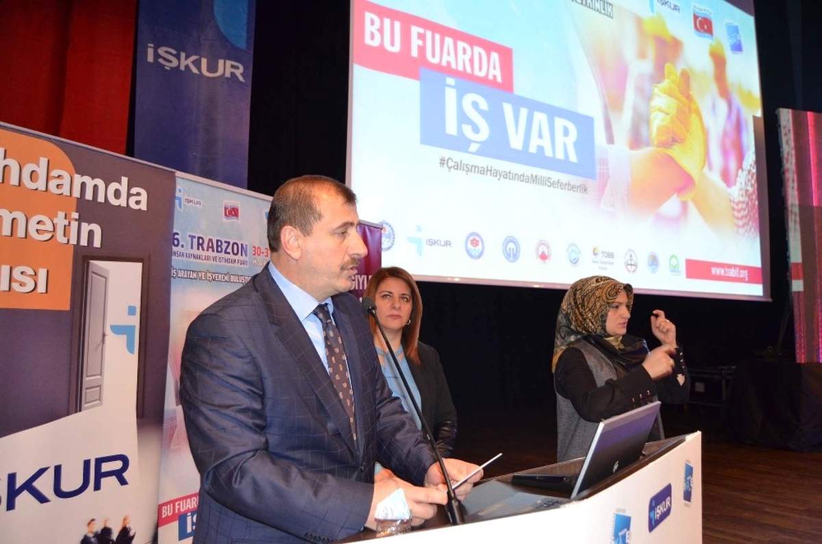 Türkiye\'de Her Yıl İş Piyasasına 900 Bin Yeni Genç Giriyor