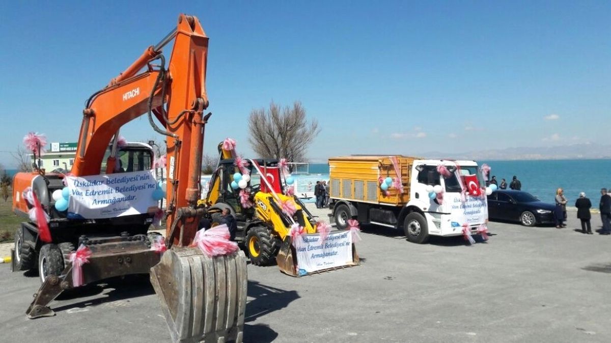 Üsküdar Belediyesinden Edremit\'e Araç Desteği