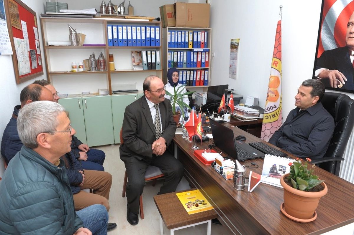Vali Azmi Çelik, Eskişehir Arı Yetiştiricileri Birliği\'ni Ziyaret Etti