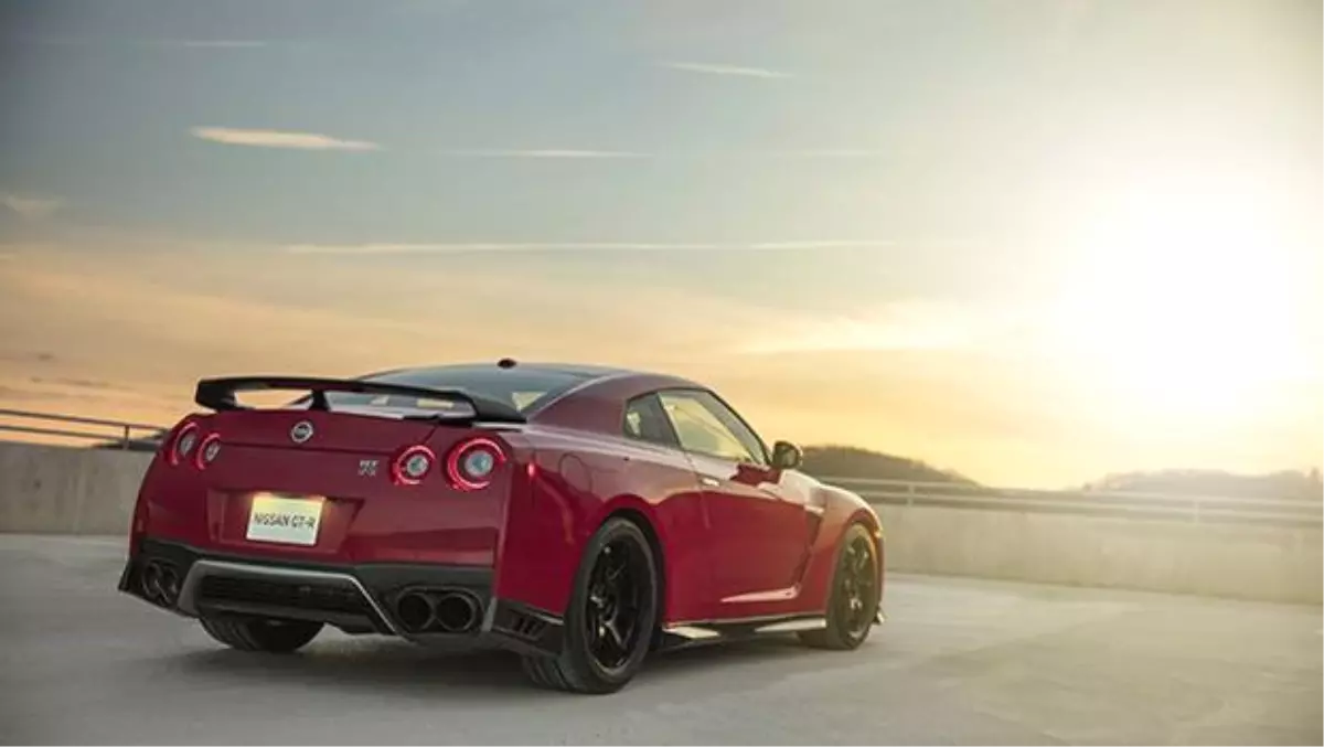 2017 Nissan Gt-R Ailesine Yeni Bir Üye Dahil Oldu