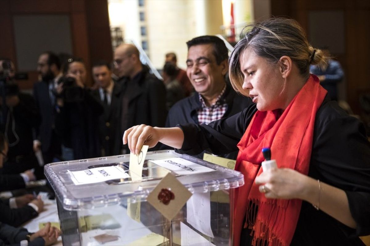 ABD\'de Yaşayan Türkler Oy Kullanmaya Başladı