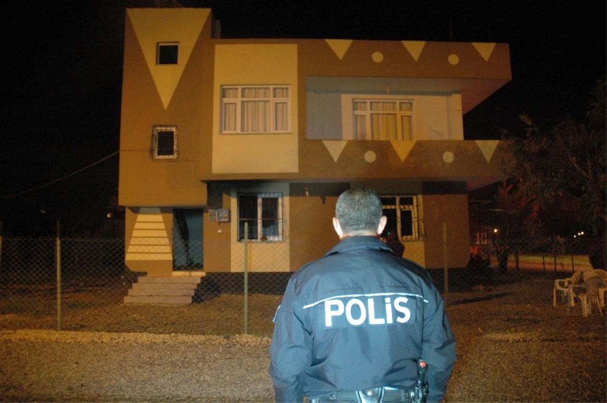 Adana\'da, 23 Yaşındaki Genci Bir Öldüren Mahalle Muhtarının Evi Kundaklandı