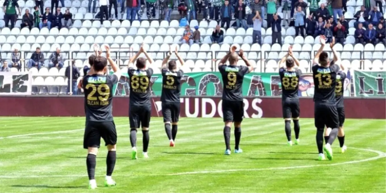 Akhisar 90+4\'te Yıktı