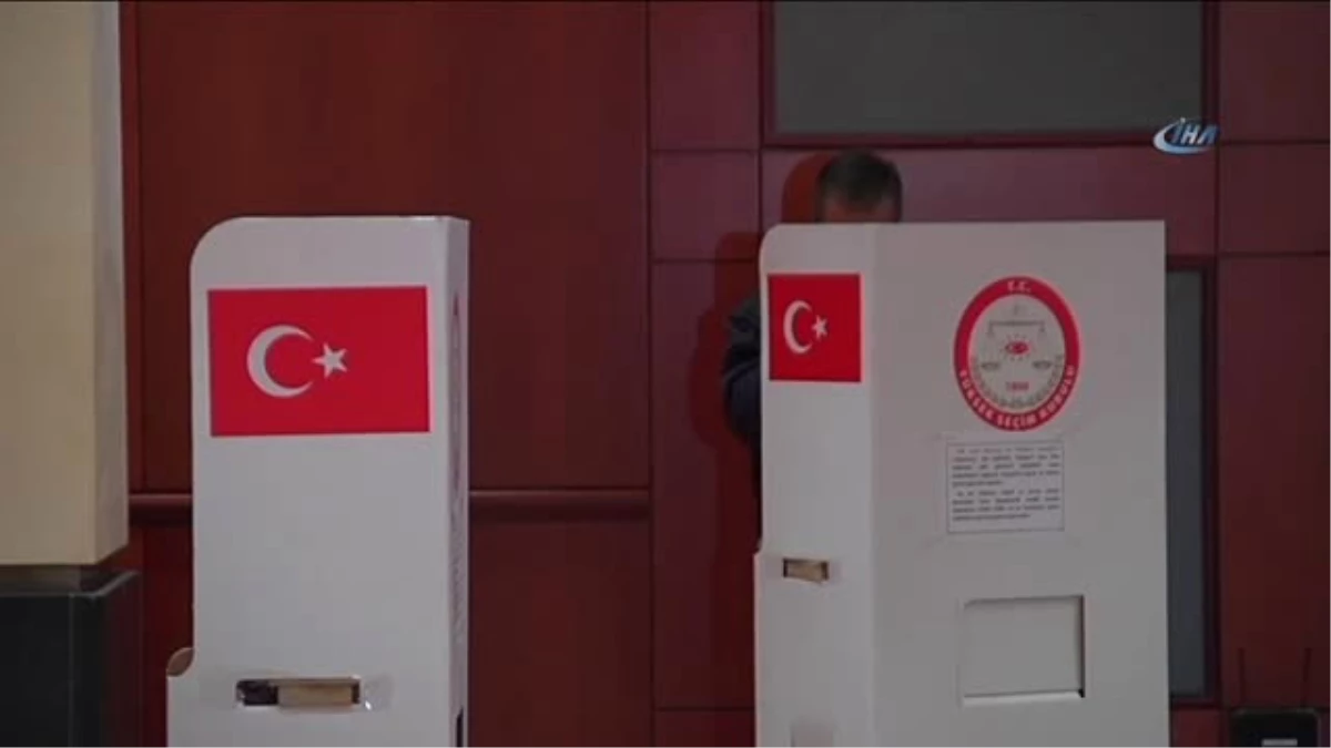Amerika\'daki Türk Seçmenler Oy Kullanmaya Başladı