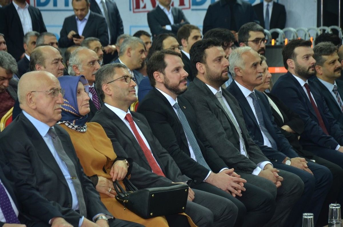 Bakan Albayrak: "En Fazla 2 Defa Seçilebilen Cumhurbaşkanı mı Diktatör"