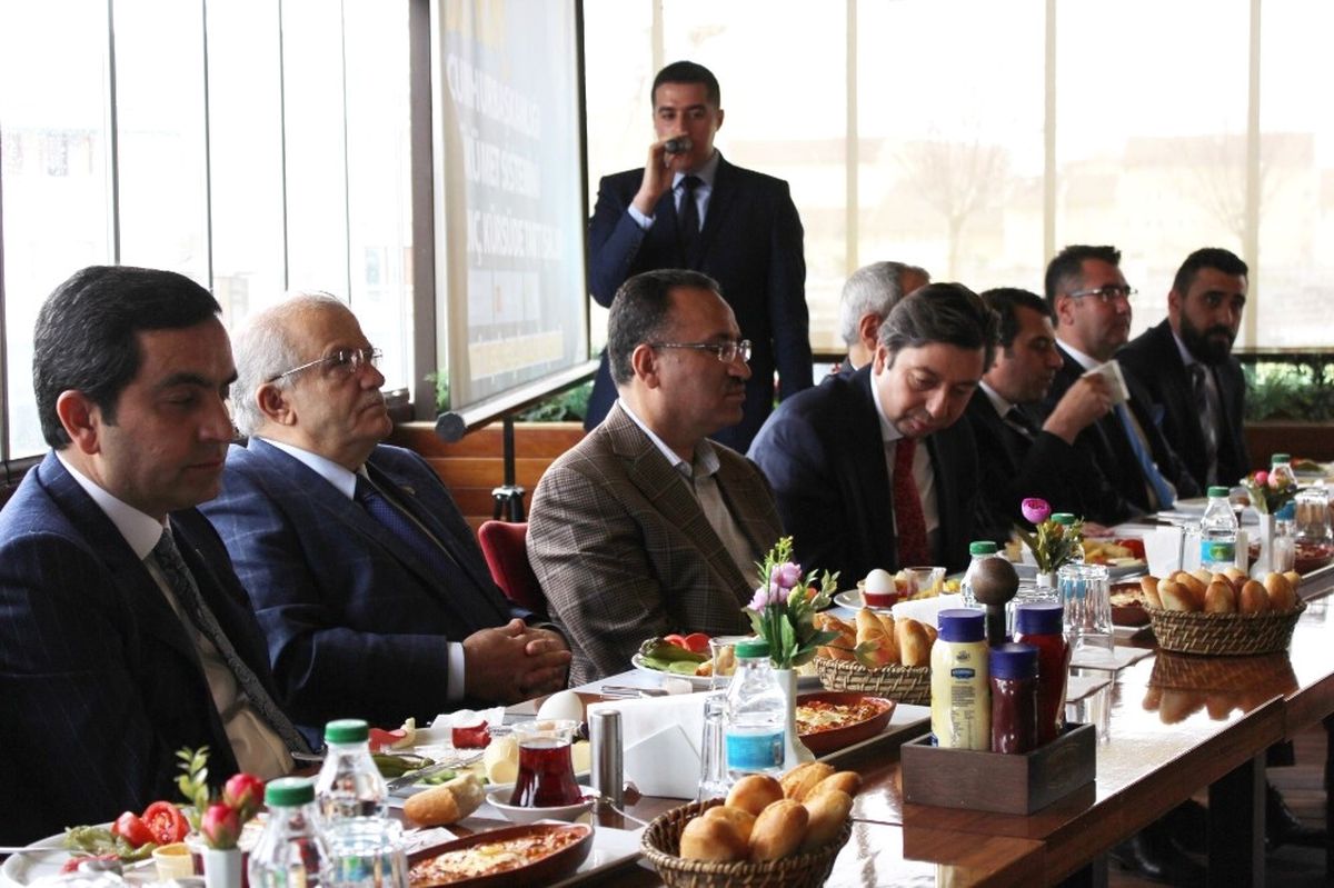 Bakan Bozdağ: "Manşetleri Yalanlar Üzerine İnşa Ediyor"