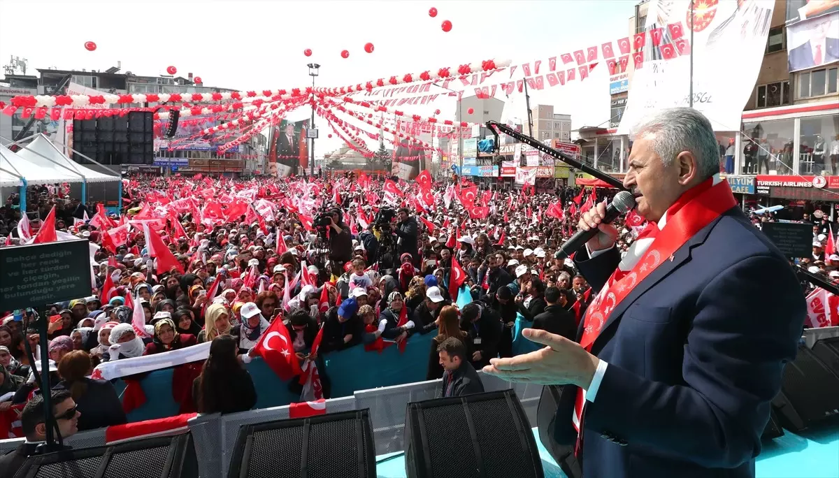 Başbakan Van\'da Mesajı Verdi: Kardeşliğin Rüzgarıyla O \'Kandil\' Sönecek