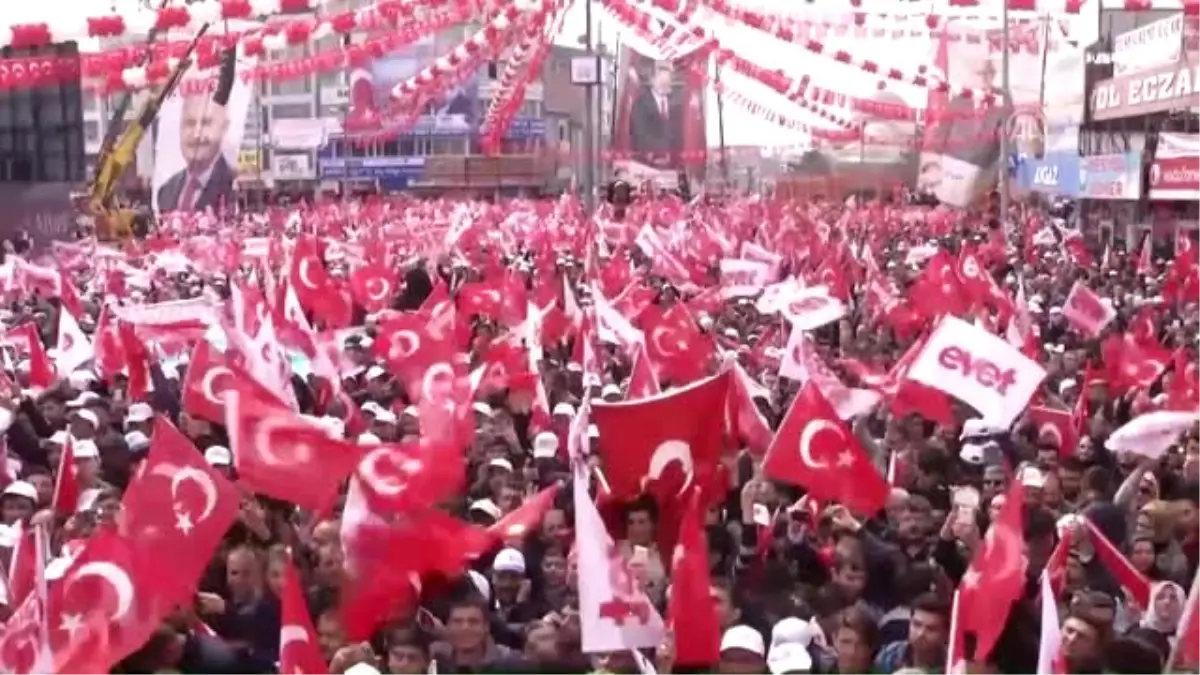 Başbakan Yıldırım: "Biz Yeni Anayasa Dedikçe Hdp, CHP Milleti Tehdit Ediyor, Korku Salıyor"