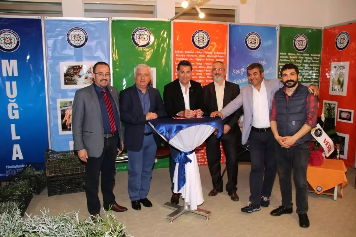 Başkan Kocadon Bodex 2017 Turizm Fuarı\'nı Ziyaret Etti