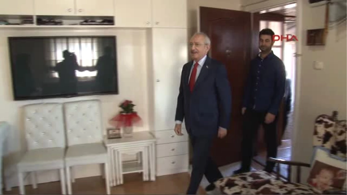Kılıçdaroğlu, Şehit Üsteğmen Uğur Taşçı\'nın Ailesini Ziyaret Etti