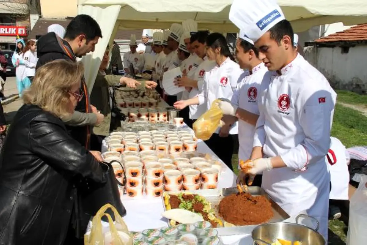 Liseli Aşçı Adaylarından Kütüphane İçin Kermes