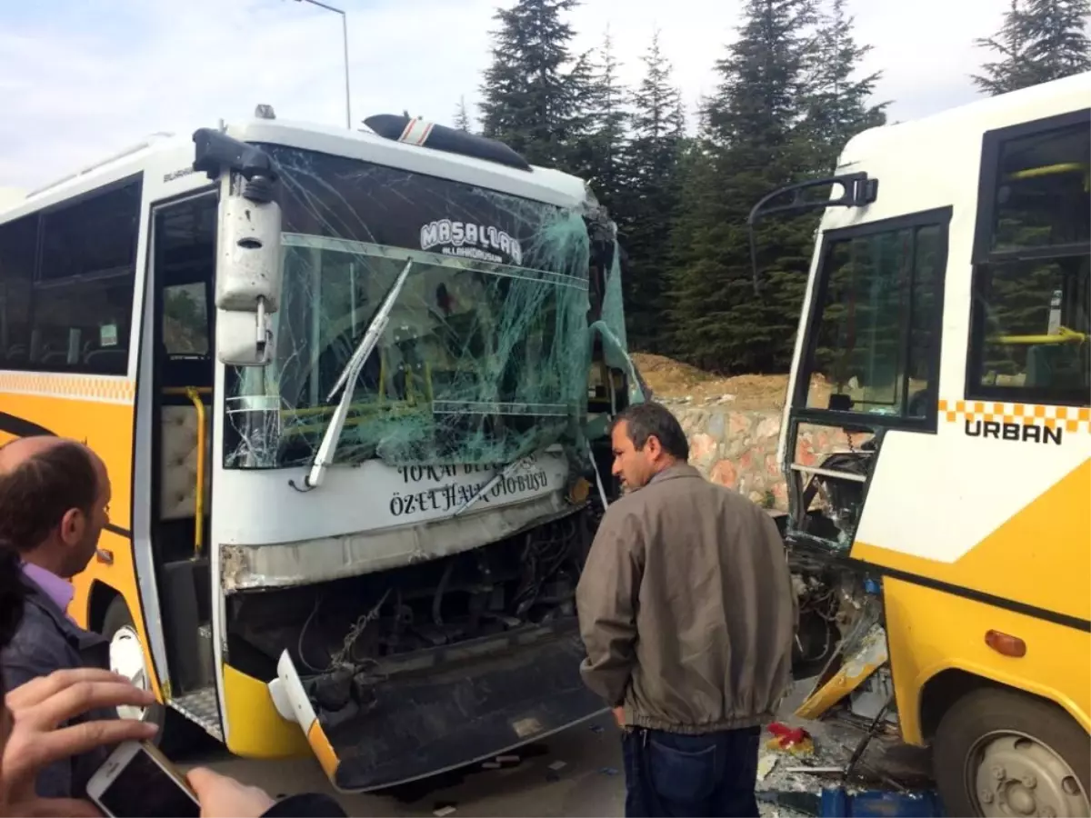 Öğrencileri Taşıyan Midibüsler Çarpıştı: 25 Yaralı