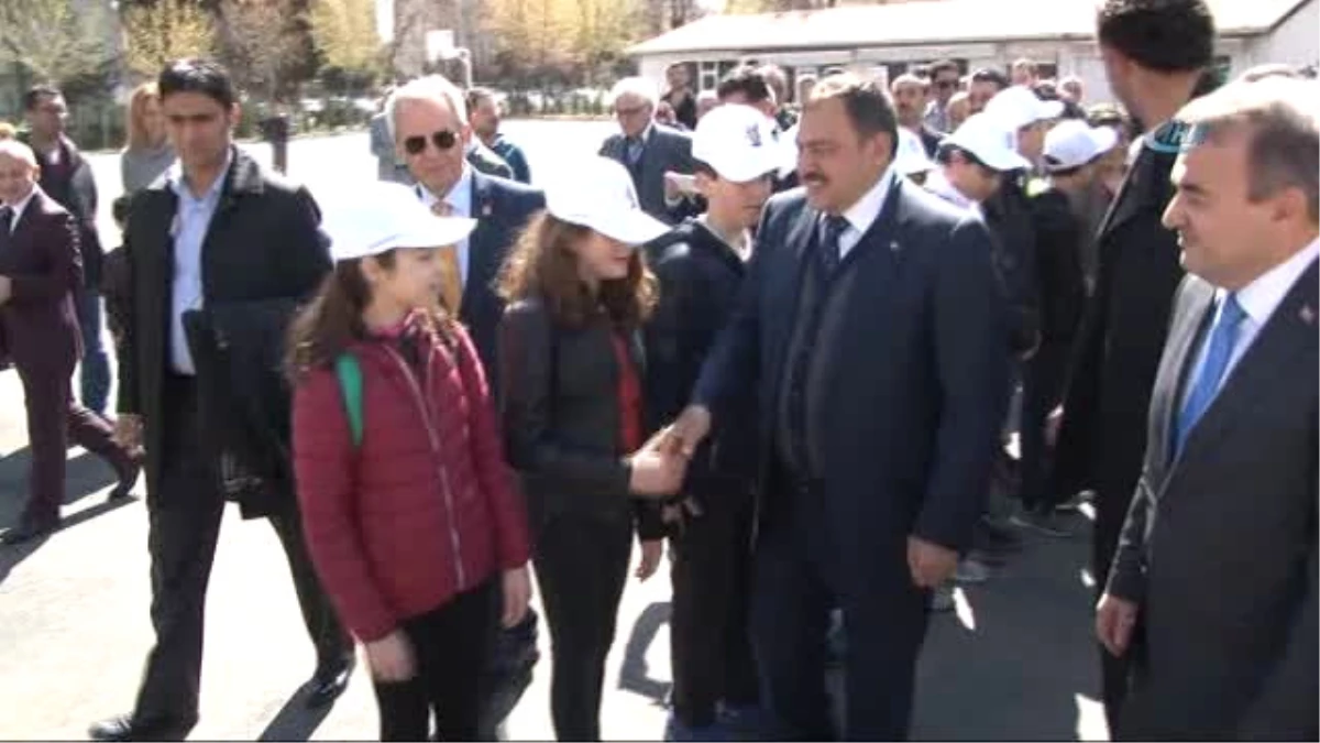 Orman ve Su İşleri Bakanı Veysel Eroğlu, Ataköy\'de Fidan Dikim Törenine Katıldı