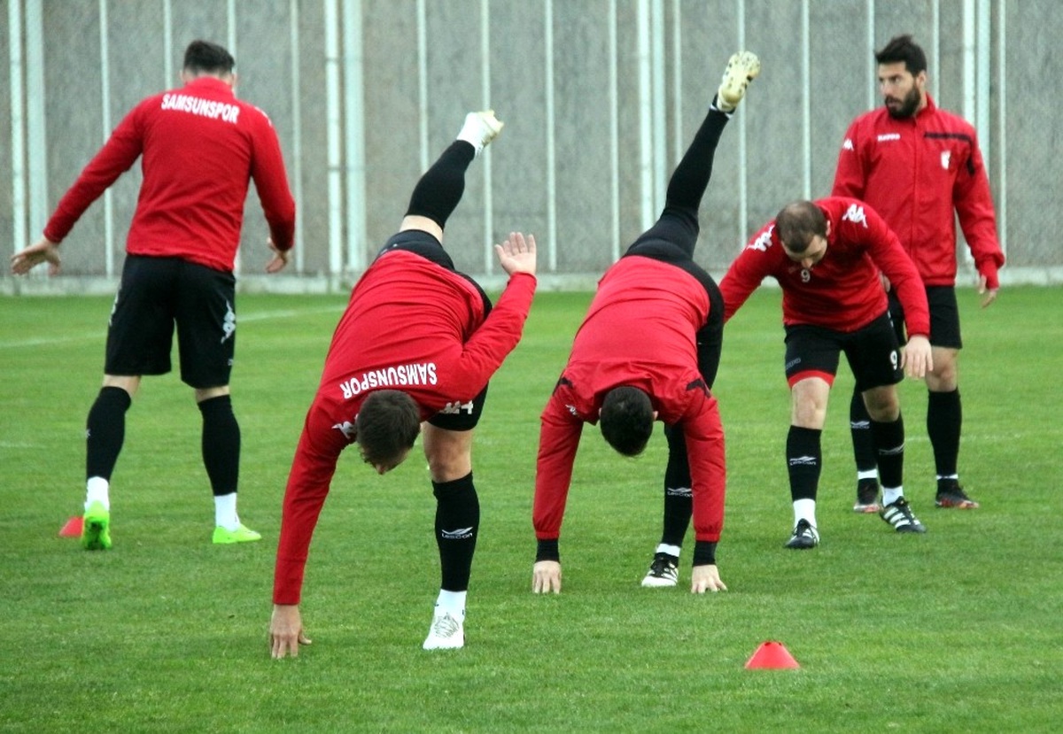 Özköylü: "İlk Yarıdaki Takım ile Bu Takım Arasında Dağlar Kadar Fark Var"