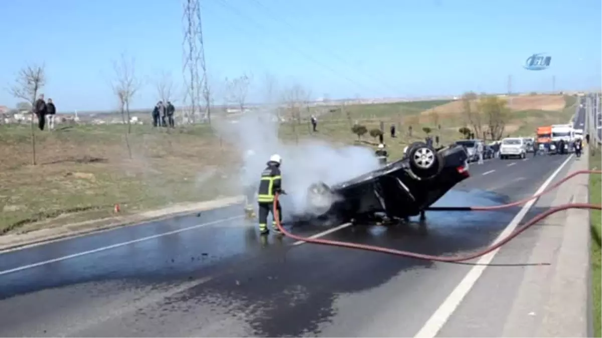 Tekirdağ\'da Zincirleme Trafik Kazası, Yanan Araçtaki 3 Kişi Yaralandı