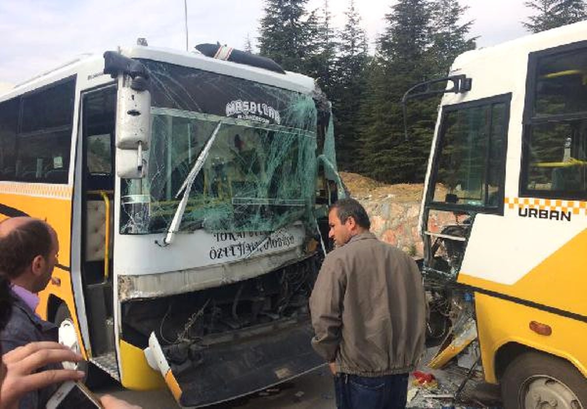 Tokat\'ta Yolcu Minibüsleri Çarpıştı: 25 Yaralı