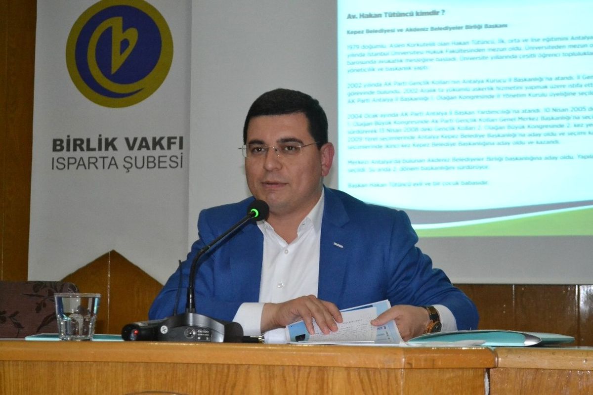 Tütüncü, Isparta\'da Yeni Anayasa ve Cumhurbaşkanlığı Hükümet Sistemi\'ni Anlattı.