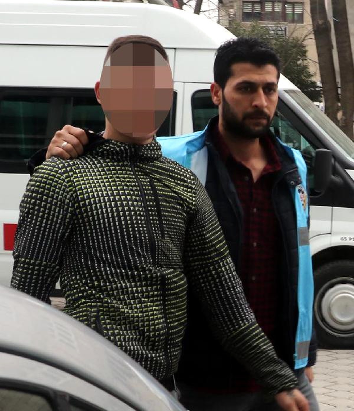 Uyuşturucu ve Hırsızlık Suçlarından Tutuklandı