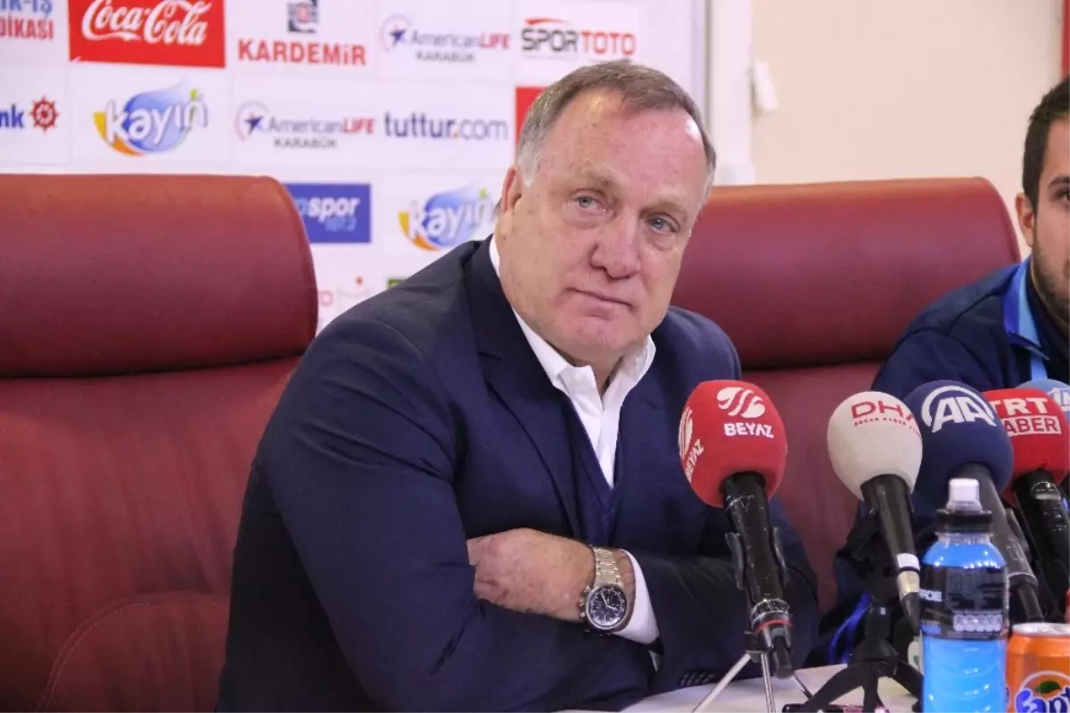 Advocaat: "Oyuncular Benim Dediklerimi Yapmak Zorundalar. Sezon Sonuna Kadar Patron Benim"