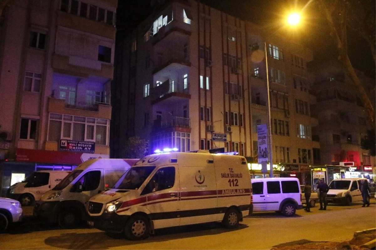 Antalya\'da Alacak-verecek Kavgası Kanlı Bitti: 1 Ölü, 1 Yaralı