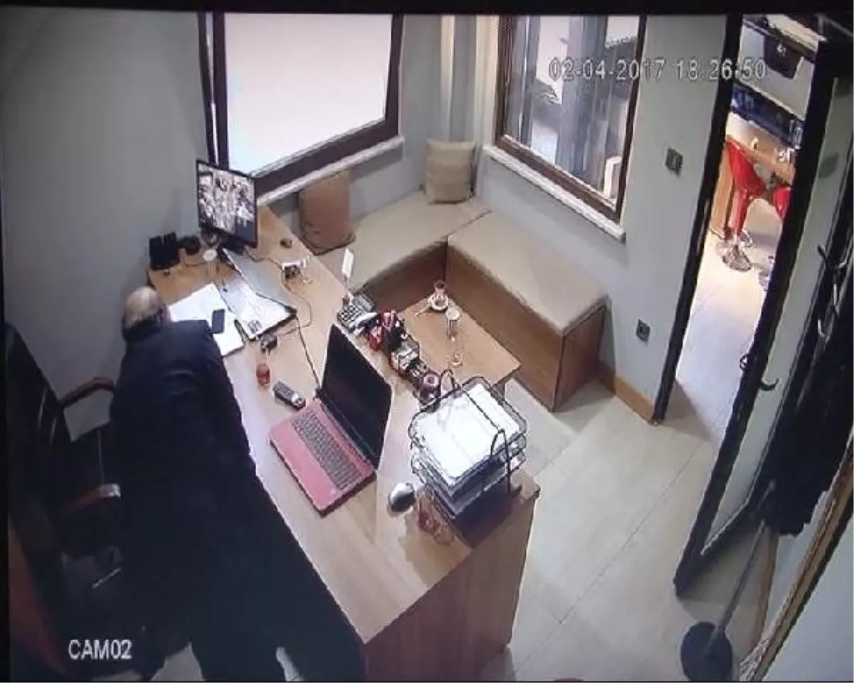 Ataşehir\'de Bir Oto Galerideki Hırsızlık Kameraya Yansıdı