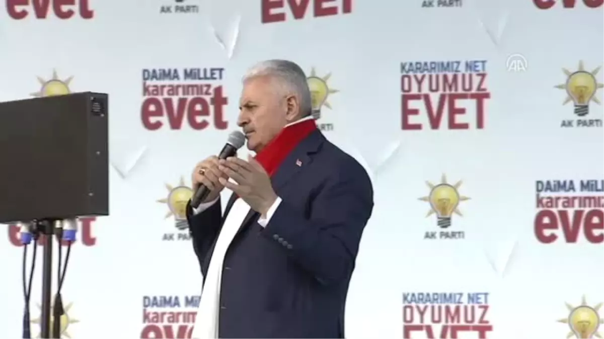 Başbakan Yıldırım: "Ey Kılıçdaroğlu, Senin Beğenmediğin Gençler Tankların Önündeydi"