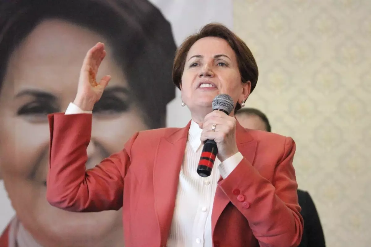 Tekirdağ\'da Konuşma Yapan Meral Akşener Boş Salona Seslendi