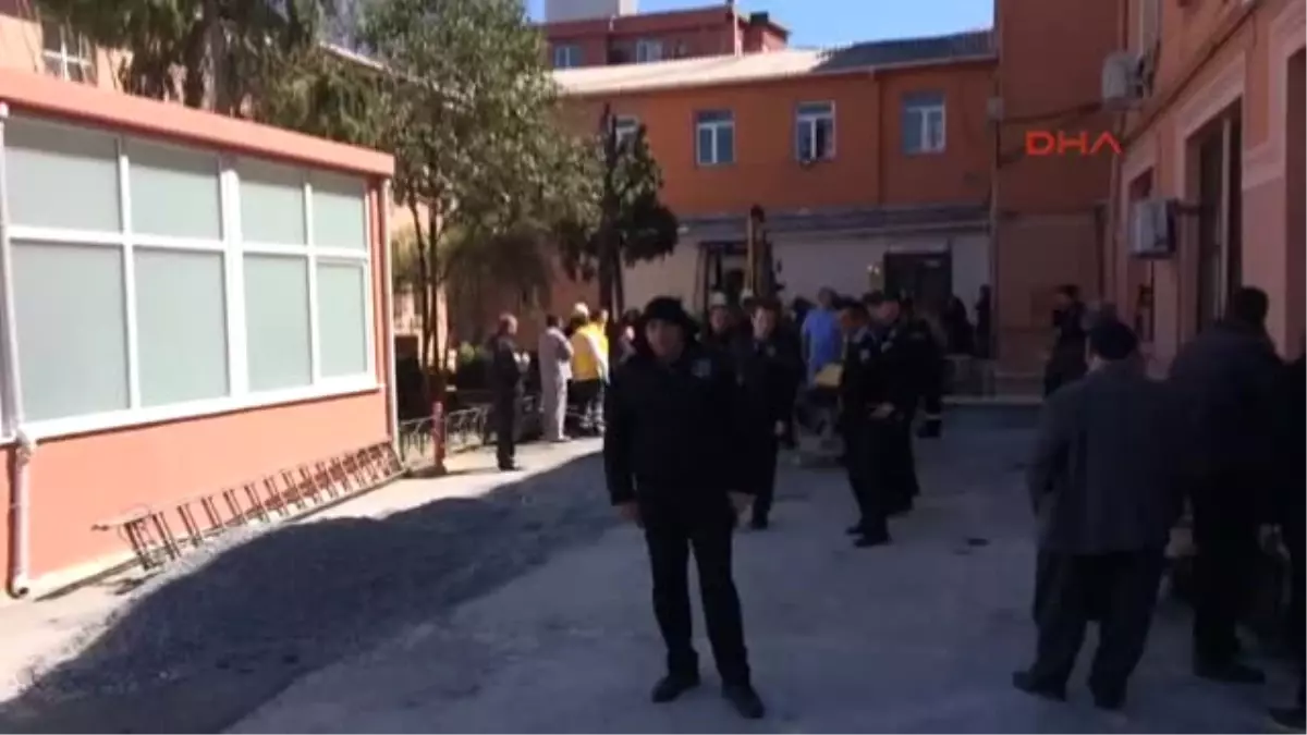 Hastanenin Kanalizasyon Çalışması Sırasında Göçük