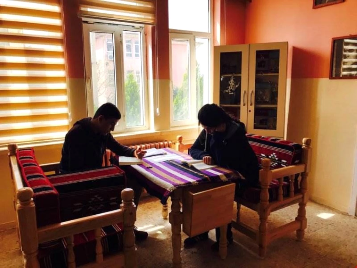 Kaymakam Çimşit, Viranşehir Anadolu Lisesi Kütüphanesinin Açılışına Katıldı