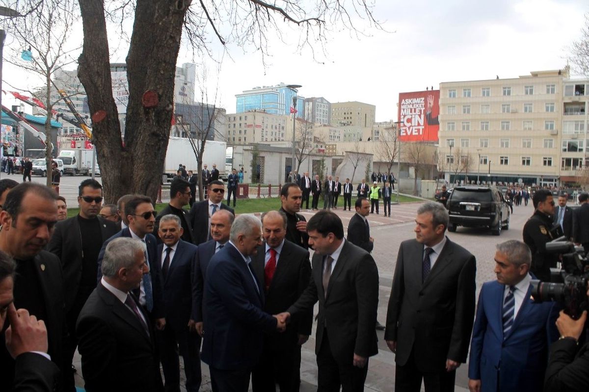Kayseri\'de Başbakan Yıldırım\'a Yoğun İlgi