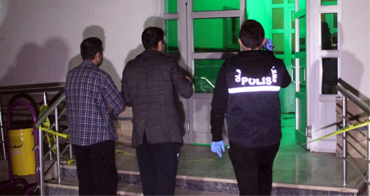 Konya\'da Korkunç Cinayet: 14 Yerinden Bıçaklanarak Öldürüldü