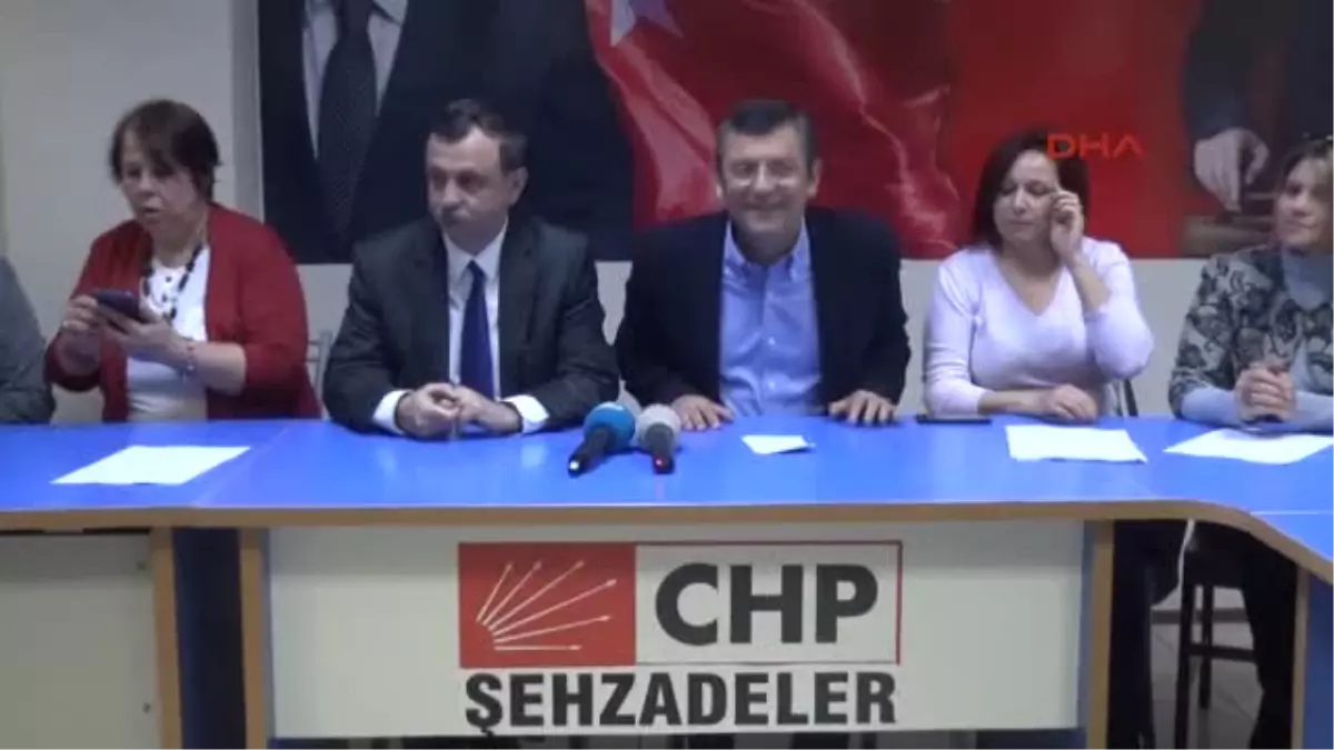 Manisa CHP\'li Özel: Bahçeli ve Barzani Omuz Omuza \'Evet\' Halayı Çekiyor