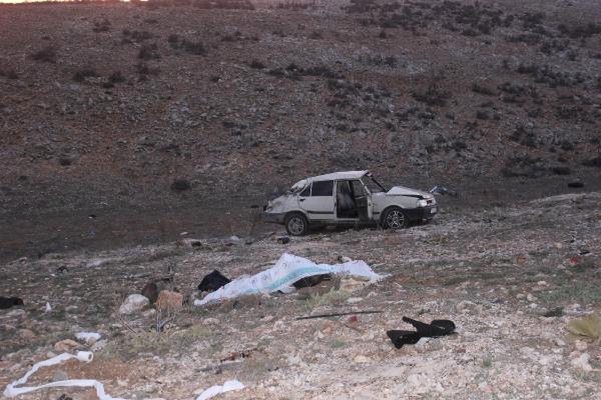 Otomobil Şarampole Yuvarlandı: 1 Ölü, 1 Yaralı