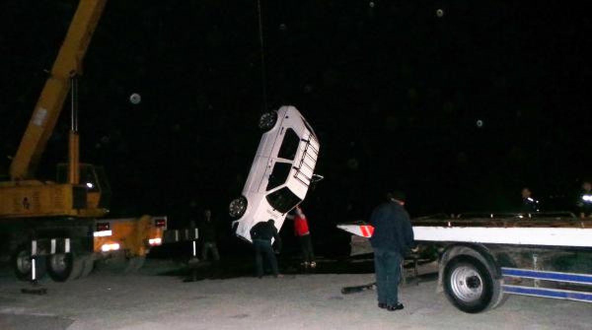 Otomobiliyle Rıhtımda Manevra Yaparken Denize Düştü