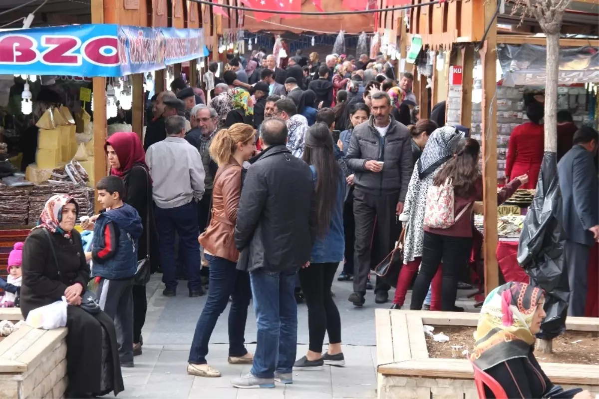 Özgecan\'ı Anlatan \'Cennetin Kuşları\' Filmi İçin Pazar Kuruldu