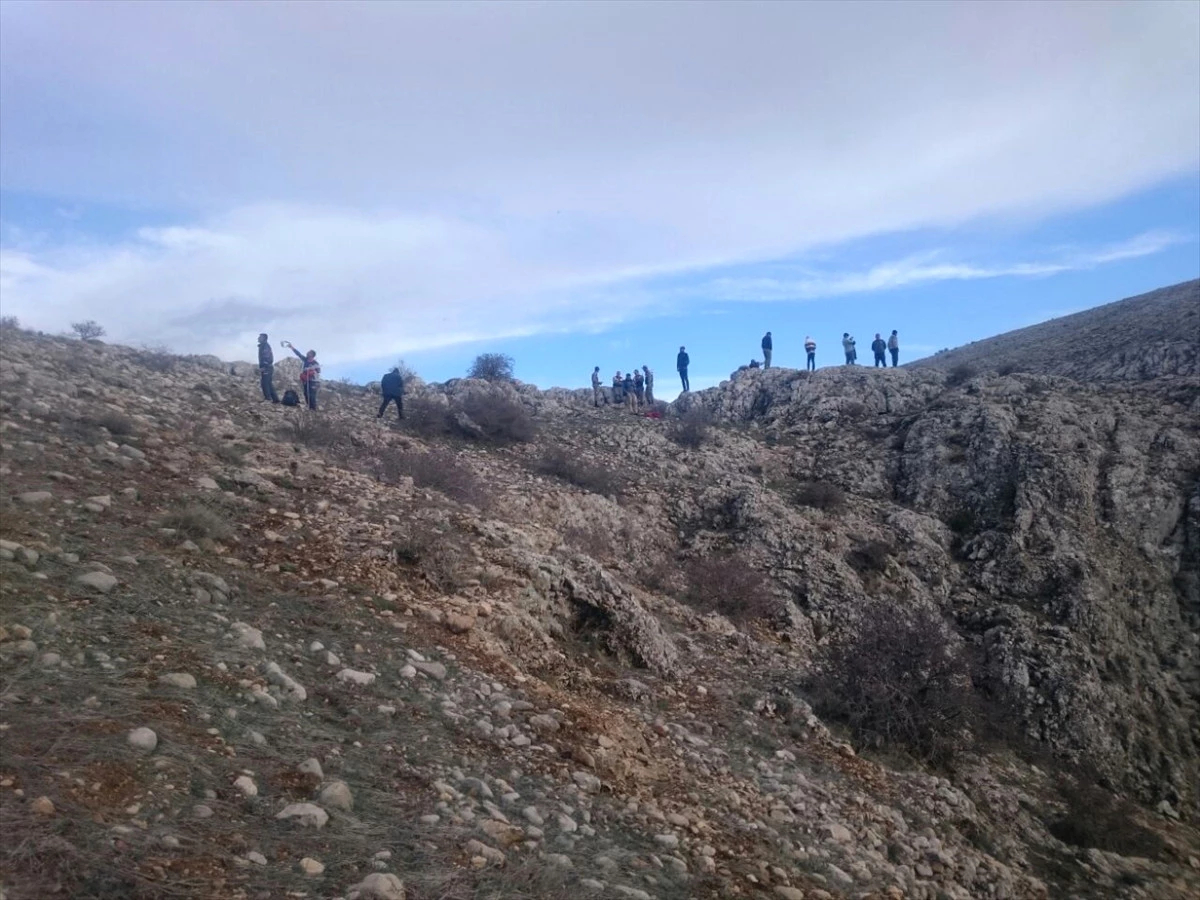 Ters Lale Toplarken Kayalıklardan Düşen Kişiyi Afad Ekipleri Kurtardı