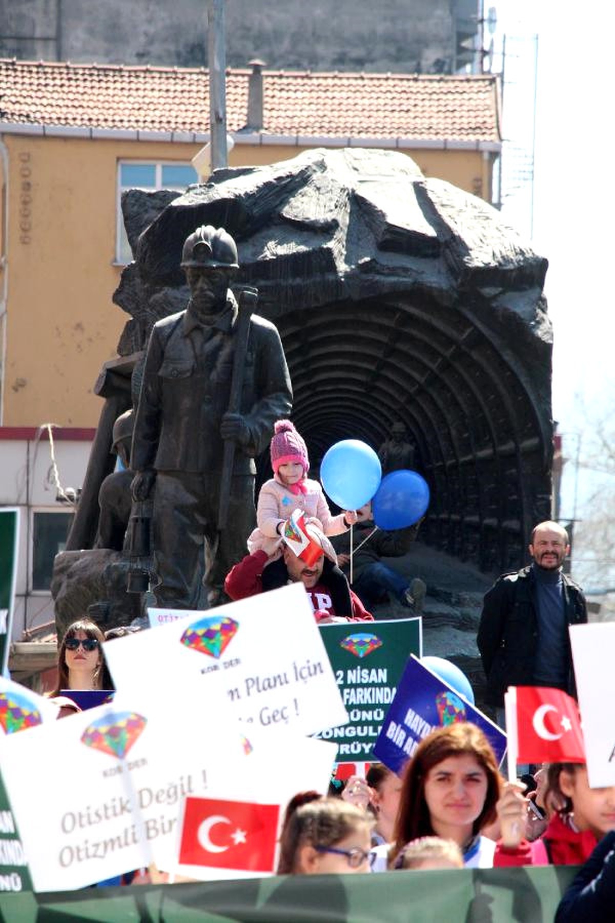 Zonguldak\'ta \'Otizm Farkındalık\' Yürüyüşü