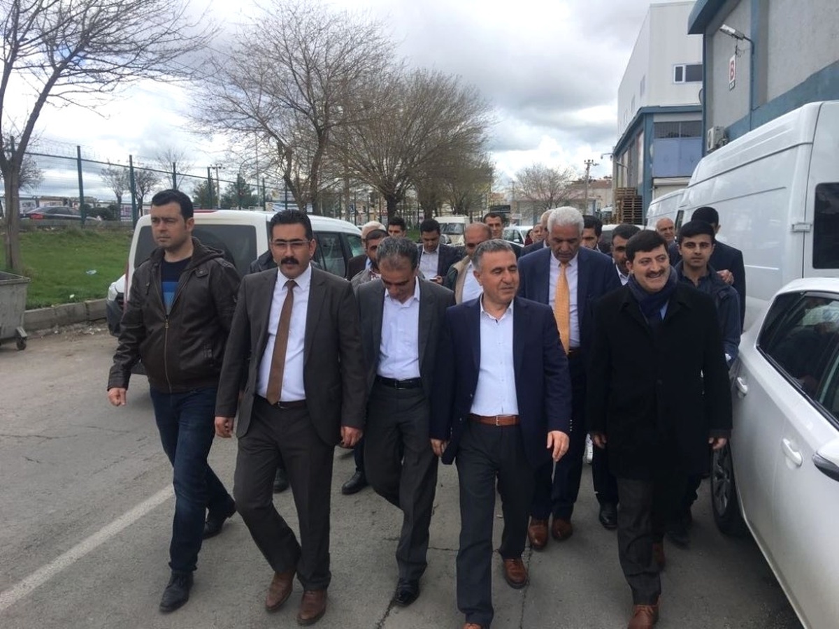 AK Parti Heyeti Toptancılar Sitesi Esnafıyla Buluştu