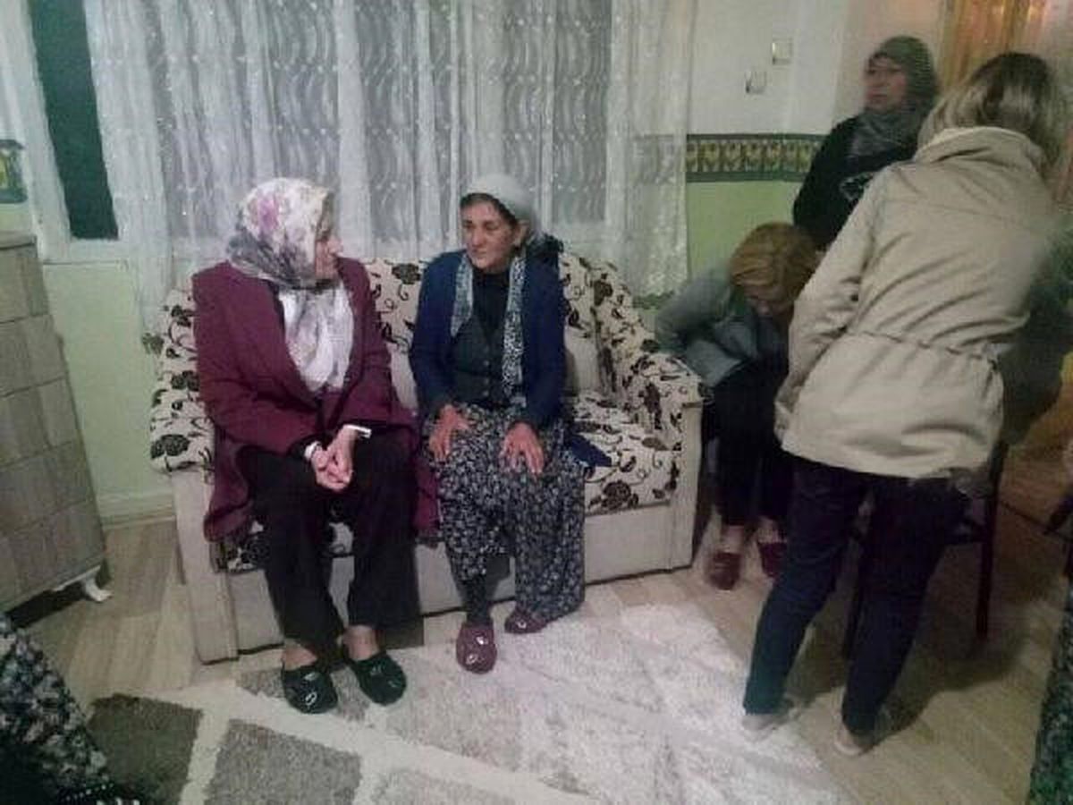 Akşener\'den Mitingde Ölen Emekli Öğretmenin Ailesine Ziyaret