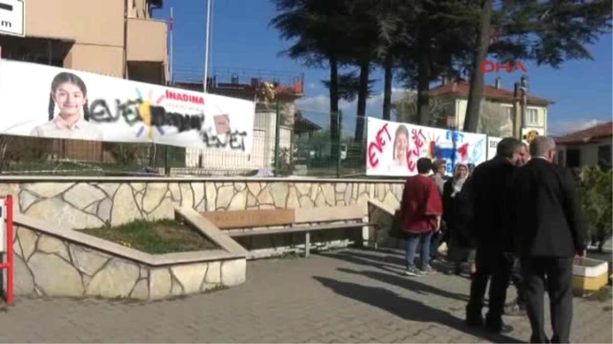 Bolu CHP\'nin \'Hayır\' Afişi Ikinci Kez Tahrip Edildi