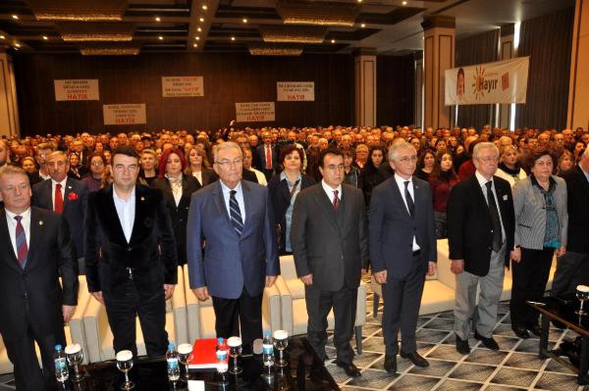 Deniz Baykal: Meclis Göstermelik, Müsamere Meclisine Dönüşüyor