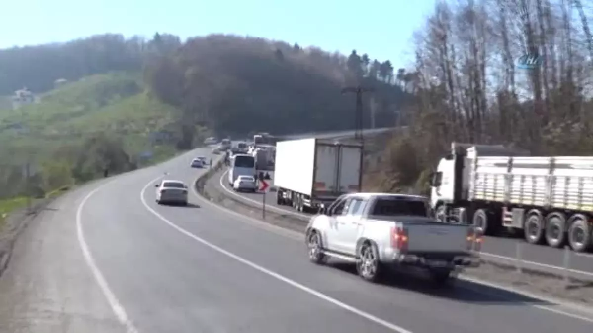 Devrilen Tır Zonguldak-İstanbul Yolunu Trafiğe Kapattı