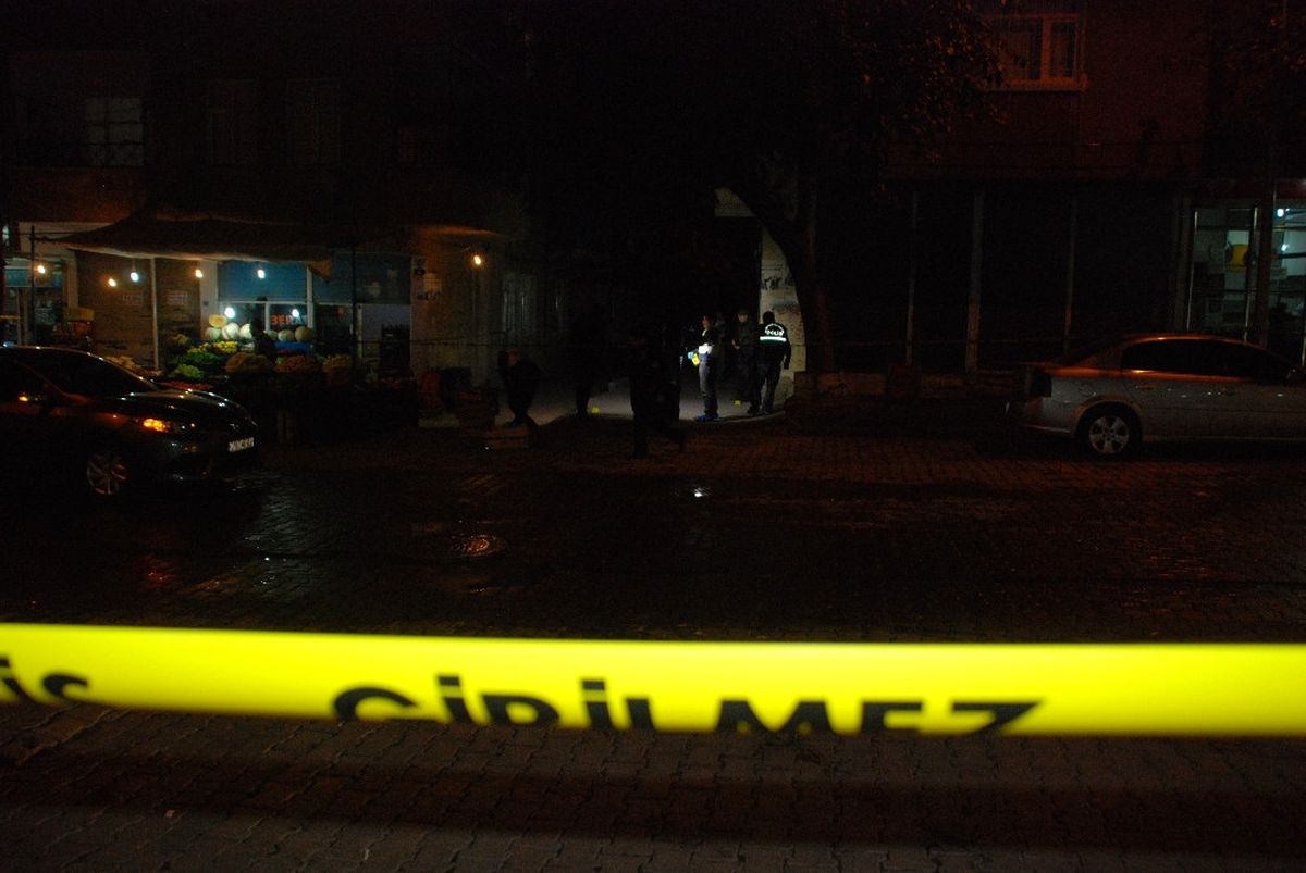Diyarbakır\'da Polise Saldırı: 1 Polis Yaralı