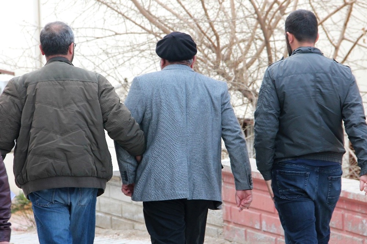 Elazığ\'da Fetö\'nün Eğitim Yapılanmasına Operasyon: 8 Gözaltı