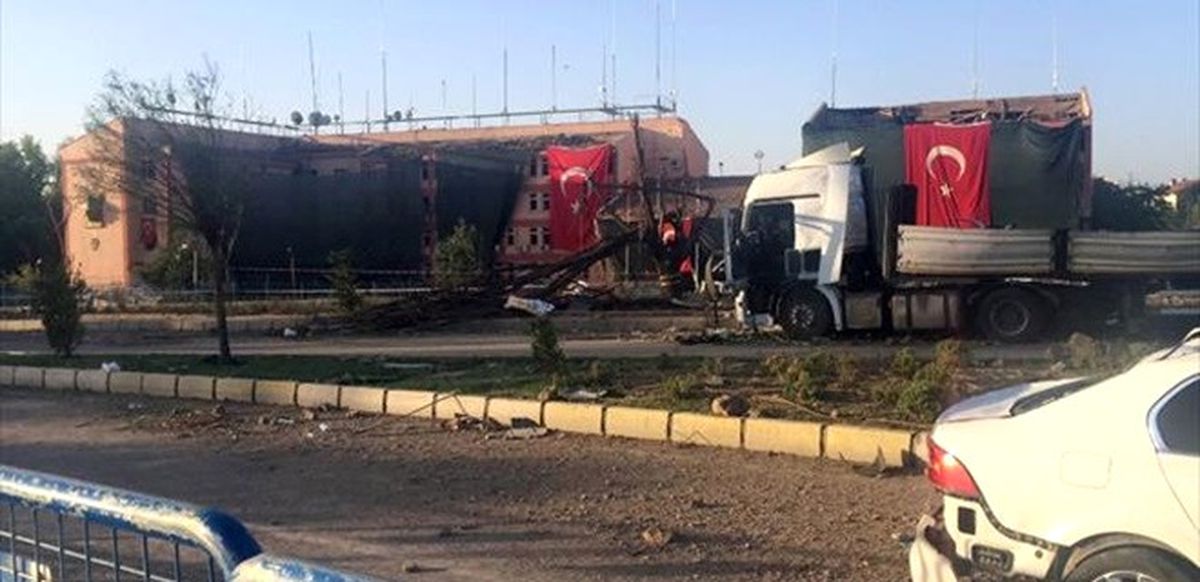 Elazığ Emniyetine Bombalı Araçla Gerçekleştirilen Saldırının Şüphelisi 2 Terörist Yakalandı