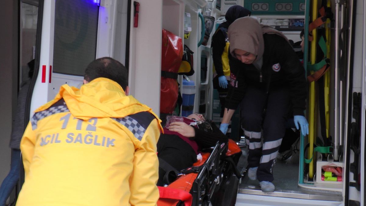 Eskişehir\'de 14 Kişi Eski Yemekten Zehirlendi